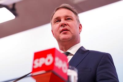 13.02.2025: ?sterreich, Wien, Europa: Pressekonferenz - Statement von SP?-Chef Andreas Babler nach dem SP?-Bundesparteip-stock-photo