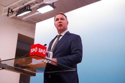 13.02.2025: ?sterreich, Wien, Europa: Pressekonferenz - Statement von SP?-Chef Andreas Babler nach dem SP?-Bundesparteip-stock-photo