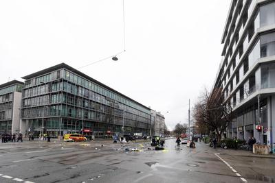 Auto rast in Muenchen in Verdi-Demo-stock-foto