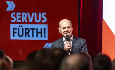 Reportage 13.02.2025 Townhall-Veranstaltung mit Bundeskanzler Olaf Scholz in der Stadthalle in F?rth, Bayern-stock-foto