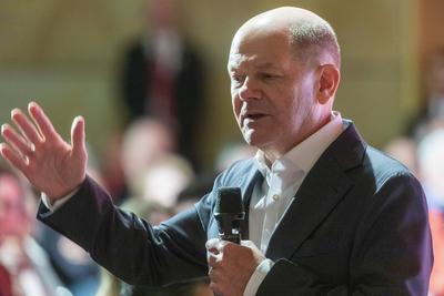 Reportage 13.02.2025 Townhall-Veranstaltung mit Bundeskanzler Olaf Scholz in der Stadthalle in F?rth, Bayern-stock-foto