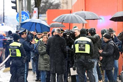 Asylbewerber steuert Auto in Demo Ð viele Verletzte-stock-foto