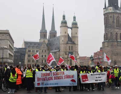 13.02.2025 Sachsen Anhalt Sachsen-Anhalt Sttreik Verdi ?ffentlicher Dienst mit Erziehern und Kinderg?rtnerinnen in Halle-stock-foto