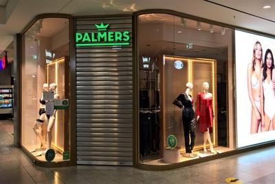 Die Palmers Textil AG, bekannt als PALMERS, ist ein oesterreichischer Textilkonzern. Foto: Palmers Waesche - Einzelhand-stock-photo