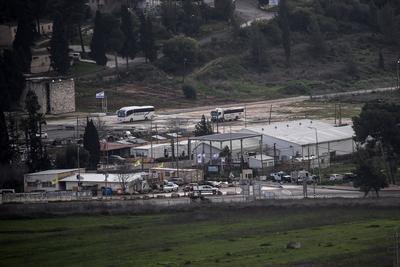 View of the Israeli Hawara camp. After a Palestinian tried to run over soldiers at the Shomron military gate, the car was shot at, killing the Palestinian-stock-foto