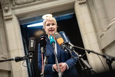 1051. Sitzung des Bundesrates -  Manuela Schwesig, Ministerpr?sidentin Mecklenburg-Vorpommern gibt vor der Sitzung ein Statement ab-stock-photo