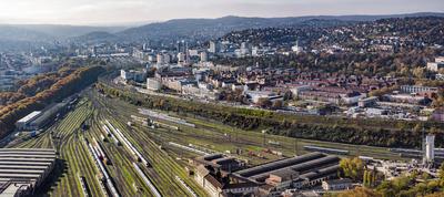 Gleisvorfeld am Hauptbahnhof Stuttgart. Nach Abschluss des Projekts Stuttgart 21 sollen hier Wohnungen und das neue Rose-stock-foto