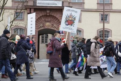 Kundgebung gegen Rechts-stock-foto