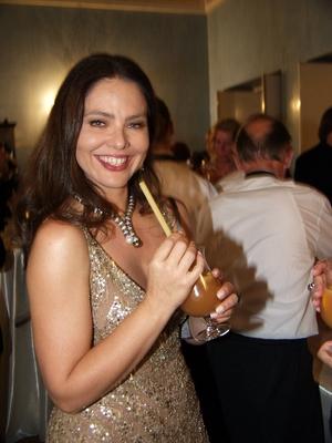 Bildnummer: 50046634  Datum: 30.06.2001  Copyright: imago/LindenthalerSchauspielerin Ornella Muti (ITA) genie?t Cocktails auf der M?nchner Sommer-Gala, Personen , optimistisch; 2001, Schauspieler, Filmdarstellerin, Filmschauspielerin, Darsteller, Darstellerin; , hoch, Kbdig, Einzelbild, close, darstellende, Schauspiel, Film, Kunst, Deutschland, M?nchen, People, Bayern-stock-foto