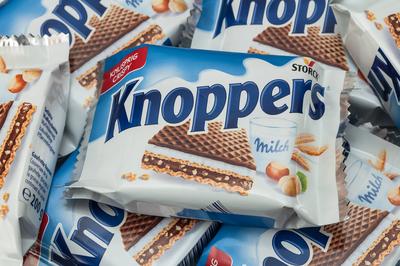 Knoppers waffle sandwich on white Knoppers waffle sandwich on white Copyright: xZoonar.com/stockfotos-mgx 21447609-stock-foto