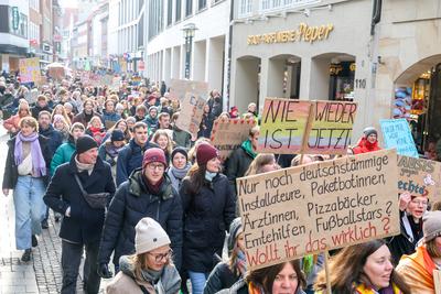 Demonstrationszug des CSD M?nster e.V. auf der Ludgeristra?e-stock-photo