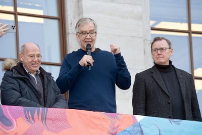 Silberlocken Gysi, Bartsch, Ramelow, Balkonrede an ihre Anh?nger, Wahlkampf Die Linke, Leipzig, 14. Februar 2025-stock-foto
