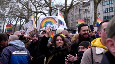 13.500 Menschen demonstrierten in K?ln gegen Rechts und die AfD ? ein starkes Zeichen f?r Demokratie, Vielfalt und eine offene Gesellschaft.-stock-foto