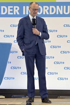 Dachau, 15.02.2025 CDU-Chef Friedrich Merz hielt eine Rede vor Dachauer B?rgern, B?rgerinnen, Wirtschaftsvertretern, Lan-stock-photo