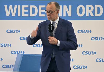 Dachau, 15.02.2025 CDU-Chef Friedrich Merz hielt eine Rede vor Dachauer B?rgern, B?rgerinnen, Wirtschaftsvertretern, Lan-stock-photo