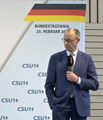 Dachau, 15.02.2025 CDU-Chef Friedrich Merz hielt eine Rede vor Dachauer B?rgern, B?rgerinnen, Wirtschaftsvertretern, Lan-stock-photo