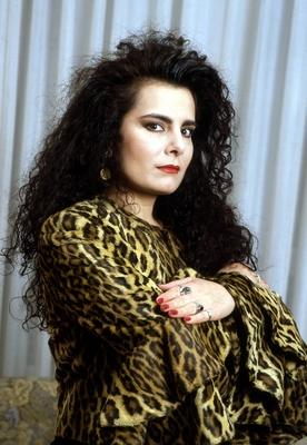 Marianne Rosenberg 12/89 vZ Frau Musik Gesang Pop Schlager dunkelhaarig langhaarig Locken neutral hoch halb Arme Jacke-stock-foto