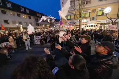 5 Jahre rassistischer Anschlag Hanau - Kundgebung und Demo-stock-foto