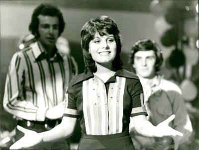 Marianne Rosenberg bei der Silvester-Tanzparty 1974 Marianne Rosenberg in der Sendung Silvester-Tanzparty 1974 im ZDF.-stock-photo