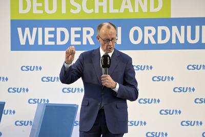 Dachau, 15.02.2025 CDU-Chef Friedrich Merz hielt eine Rede vor Dachauer B?rgern, B?rgerinnen, Wirtschaftsvertretern, Lan-stock-photo
