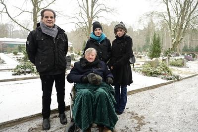 Hasso von Lenski mit Tochter Ulrike von Lenski und Enkelin Bonny von Lenski und Christel Bodensteins Sohn Mirko Wolf bei-stock-photo