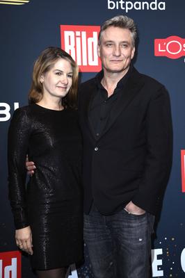 Oliver Masucci mit Partnerin Tanit Koch-stock-foto