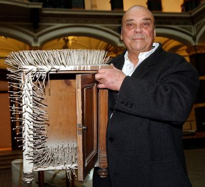 Anlieferung von Kunstwerken von Guenther Uecker im Martin Gropius Bau Berlin den 23022005 Anlieferung von Kunstwerken vo-stock-foto