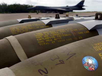 RECORD DATE NOT STATED Mk-84 Two thousand-pound bombs wait to be loaded onto a B-1B Lancer bomber from the 28th Air Expe-stock-foto
