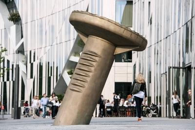 Deutschland Nordrhein Westfalen NRW D?sseldorf Einzelhandels und B?roimmobilie K? Bogen im Zent-stock-photo