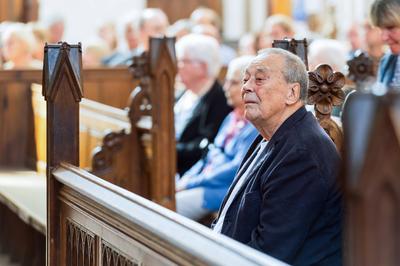 Im Schweriner Dom sind am Sonntag (17.09.2023) in einem Festgottesdienst zwei Fenster eingeweiht worden, die nach Entwue-stock-foto
