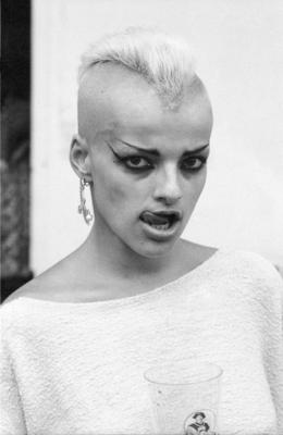 Bildnummer: 56673203  Datum: 01.09.1983  Copyright: imago/teutopressNina Hagen (Musikerin) 09/83 vZ Nina Hagen in der Fernsehsendung Tele-Illustierte (ZDF) im September 1983 Deutschland deutsche deutsch S?ngerin Pop Popmusik Punk New Wave Frau Schauspielerin Film Fernsehen TV german musician female singer songwriter actress kurzhaarig blond Irokese Irokesenschnitt Schmuck Ohrring hoch Portrait stehend Zunge rausstrecken Grimasse sw People x0x xsk 1983 hoch Aufmacher  56673203 Date 01 09 1983 Copyright Imago teutopress Nina Hagen Musician 09 83 VZ Nina Hagen in the Television broadcast Tele  ZDF in September 1983 Germany German German Singer Pop Pop music Punk New Wave Woman Actress Film Television TV German Musician Female Singer Songwriter actress short blond Irokese Irokesenschnitt Jewellery Earring vertical Portrait standing Tongue rausstrecken Grimace black and white Celebrities x0x xSK 1983 vertical Highlight-stock-foto