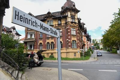 Zittau - Zwei Fahrzeuge kollidieren an Kreuzung: 1 Verletzter 01.09.2022 gegen 12.15 Uhr Zittau, Dresdner-/Heinrich-Mann-stock-foto