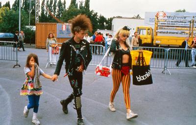 Prominenz auf der IFA 1987 Nina Hagen mit Ehemann Iroquois und Tochter Cosma Shiva auf der IFA in Berlin, Deutschland 19-stock-photo