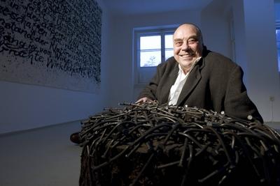 Bildnummer: 50699153  Datum: 23.02.2005  Copyright: imago/Christian SchrothK?nstler G?nther Uecker (GER) in seinem Berliner Atelier, Personen, optimistisch; 2005, Berlin, Fotoshooting, Maler, Bildhauer, ?cker, Skulptur, Skulpturen, Nagel, N?gel, Nagelskulptur, Nagelskulpturen, l?cheln, l?chelnd, l?chelt; , quer, Kbdig, Einzelbild, Bildhauerei, Kunst, Deutschland, Randbild, People-stock-photo