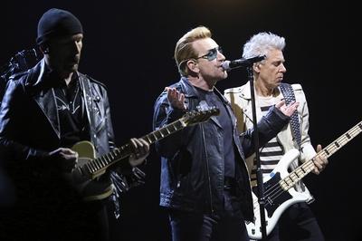 The Edge Bono und Adam Clayton von U2 bei einem Konzert ihrer Innocence + Experience Tour 2015 in d-stock-foto