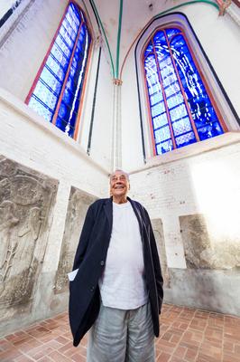 Im Schweriner Dom sind am Sonntag (17.09.2023) in einem Festgottesdienst zwei Fenster eingeweiht worden, die nach Entwue-stock-foto