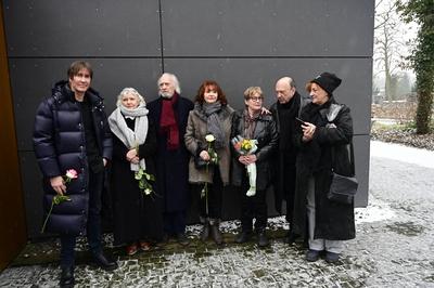 Rainer Genss, Rita Feldmeier, Achim Wolff, Regina Thoss, Uschi Br?ning, Emil Neupauer und Dagmar Gelbke bei der Trauerfe-stock-foto