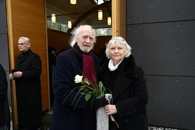Achim Wolff und Ehefrau Rita Feldmeier bei der Trauerfeier und Urnenbeisetzung f?r Christel Bodenstein auf dem Waldfried-stock-foto