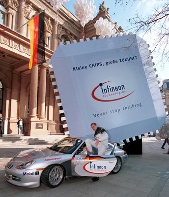 Bildnummer: 54688754  Datum: 13.03.2000  Copyright: imago/Rolf BraunDr Ulrich Schuhmacher Vorstandsvorsitzender Infineon Technologies AG Porsche Chipsymbol B?rse 13.03.2000 Frankfurt People Wirtschaft kbneg xmk xo0x 2000 quadrat Bildnummer 54688754 Date 13 03 2000 Copyright Imago Rolf Brown Dr Ulrich Shoe maker CEO Infineon Technologies AG Porsche Chip symbol Exchange 13 03 2000 Frankfurt Celebrities Economy Kbneg xmk xo0x 2000 Square-stock-photo
