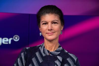 Sahra WAGENKNECHT, Politikerin, BSW, Portraet, Portr?t, Portrait, Angeschnittenes Einzelbild, Einzelmotiv, zu Gast in de-stock-photo