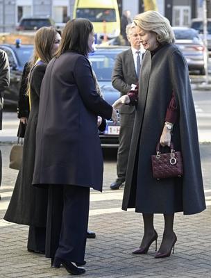 Meeting Queen Mathilde and the writer Genevi?ve Damas in a college in Anderlecht-stock-foto