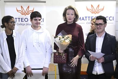 Meeting Queen Mathilde and the writer Genevi?ve Damas in a college in Anderlecht-stock-foto