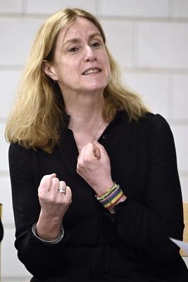 Meeting Queen Mathilde and the writer Genevi?ve Damas in a college in Anderlecht-stock-foto