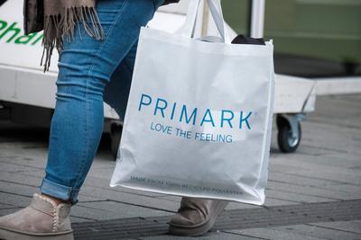 D?sseldorf 28.01.2025 Einkaufsstrasse Einkaufsstra?e Shoppingmeile Einkaufsmeile Einkaufen Einzelhandel Fussg?ngerzone E-stock-foto