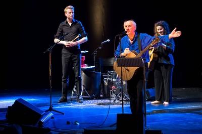 Bildnummer: 59256352  Datum: 21.02.2013  Copyright: imago/STAR-MEDIAEntertainer Herman van Veen ( NED ). Entertainer Herman van Veen ( NED ) w?hrend eines Konzertes im Rahmen seiner F?r einen Kuss von Dir Tour am 21.02.2013 in der Oper Leipzig. Kultur People Musik xcb x0x 2013 quer premiumd 2013 quer Querformat Auftritt B?hne concert concerts Deutschland Hermann Herrmann Konzert Konzerte Kultur Kunst Leipzig live Musik Musiker Person Personen Sachsen S?nger Tour Tournee Unterhaltung Zahlmann  59256352 Date 21 02 2013 Copyright Imago Star Media Entertainer Herman van Veen NED Entertainer Herman van Veen NED during a Concerts in Frame his for a Kiss from Dir Tour at 21 02 2013 in the Opera Leipzig Culture Celebrities Music  x0x 2013 horizontal premiumd 2013 horizontal Landscape Appearance Stage Concert Concerts Germany Hermann Herrmann Concert Concerts Culture Art Leipzig Live Music Musician Person People Saxony Singer Tour Tour Entertainment Number of man-stock-foto