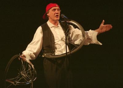 Herman van Veen w?hrend eines Konzerts am 19 11 1997 im Kulturpalast in Dresden RM001-stock-photo