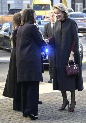 Meeting Queen Mathilde and the writer Genevi?ve Damas in a college in Anderlecht-stock-foto