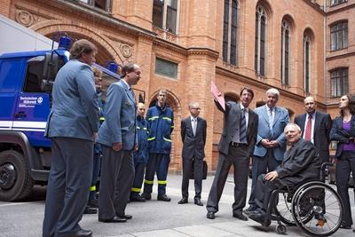 Schaeuble und Koerting bei Freischaltung Digitalfunknetz BOS Berlin DEU Deutschland Berlin 2005 05-stock-foto