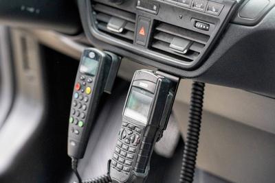 Bavaria, Germany - October 18, 2024: Digital radio, or digital radio, police radio device in a police patrol car. At the-stock-foto