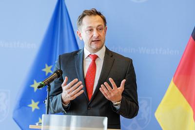 NRW-Ministerin Silke Gori?en empf?ngt Christophe Hansen, EU-Kommissar f?r Landwirtschaft und Ern?hrung-stock-foto
